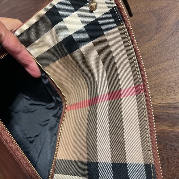 Stunning Burberry Pouch/Wristlets - Picture 7 of 12